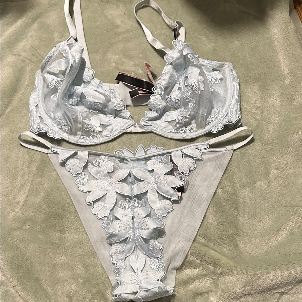 Victoria's Secret Light Blue Floral Lace Bra Set